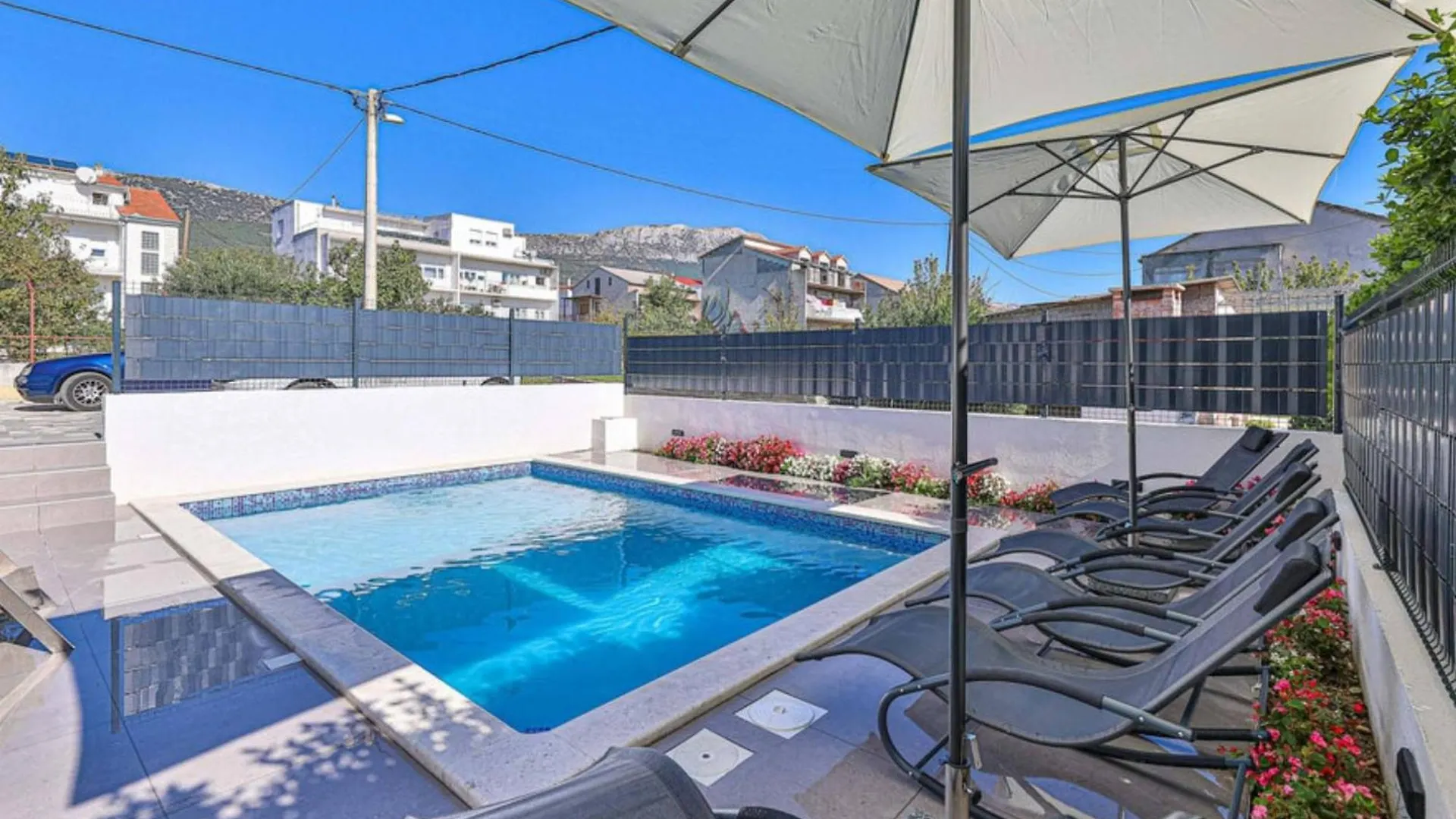 Expansive Retreat With Private Pool & Bbq, Near The Beach Kastela 0*,  Croatia