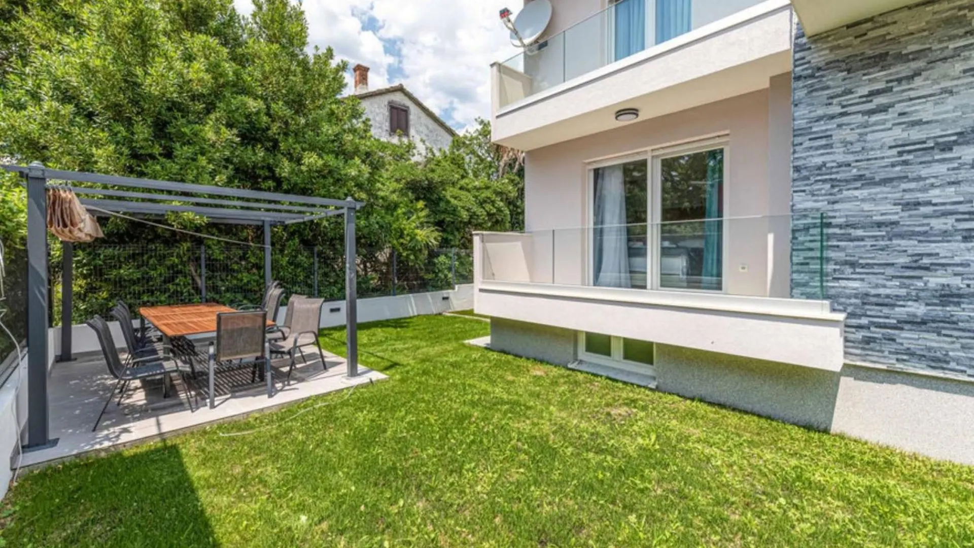 Expansive Retreat With Private Pool & Bbq, Near The Beach Kastela Villa