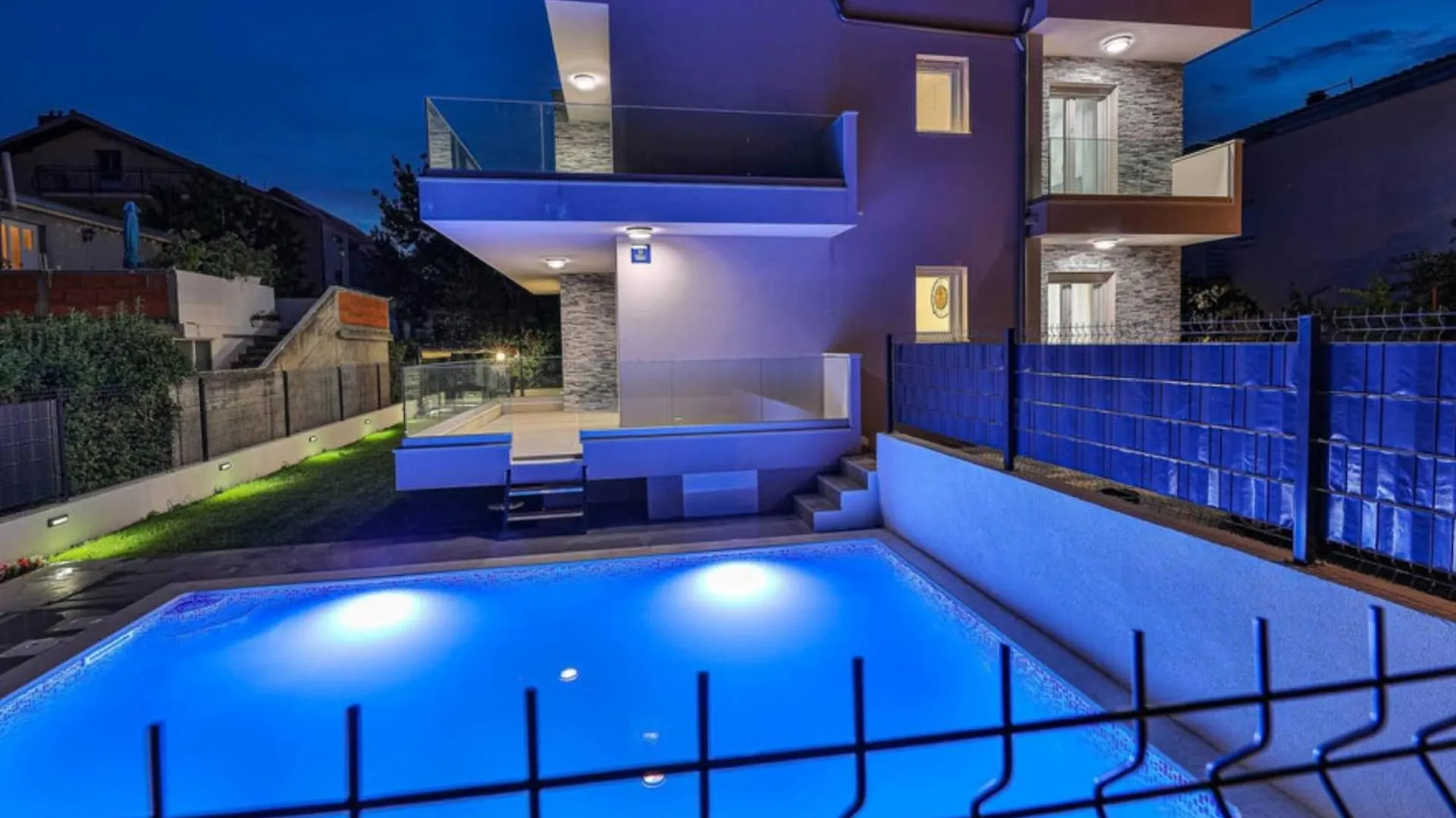 Villa Expansive Retreat With Private Pool & Bbq, Near The Beach Kastela Croatia