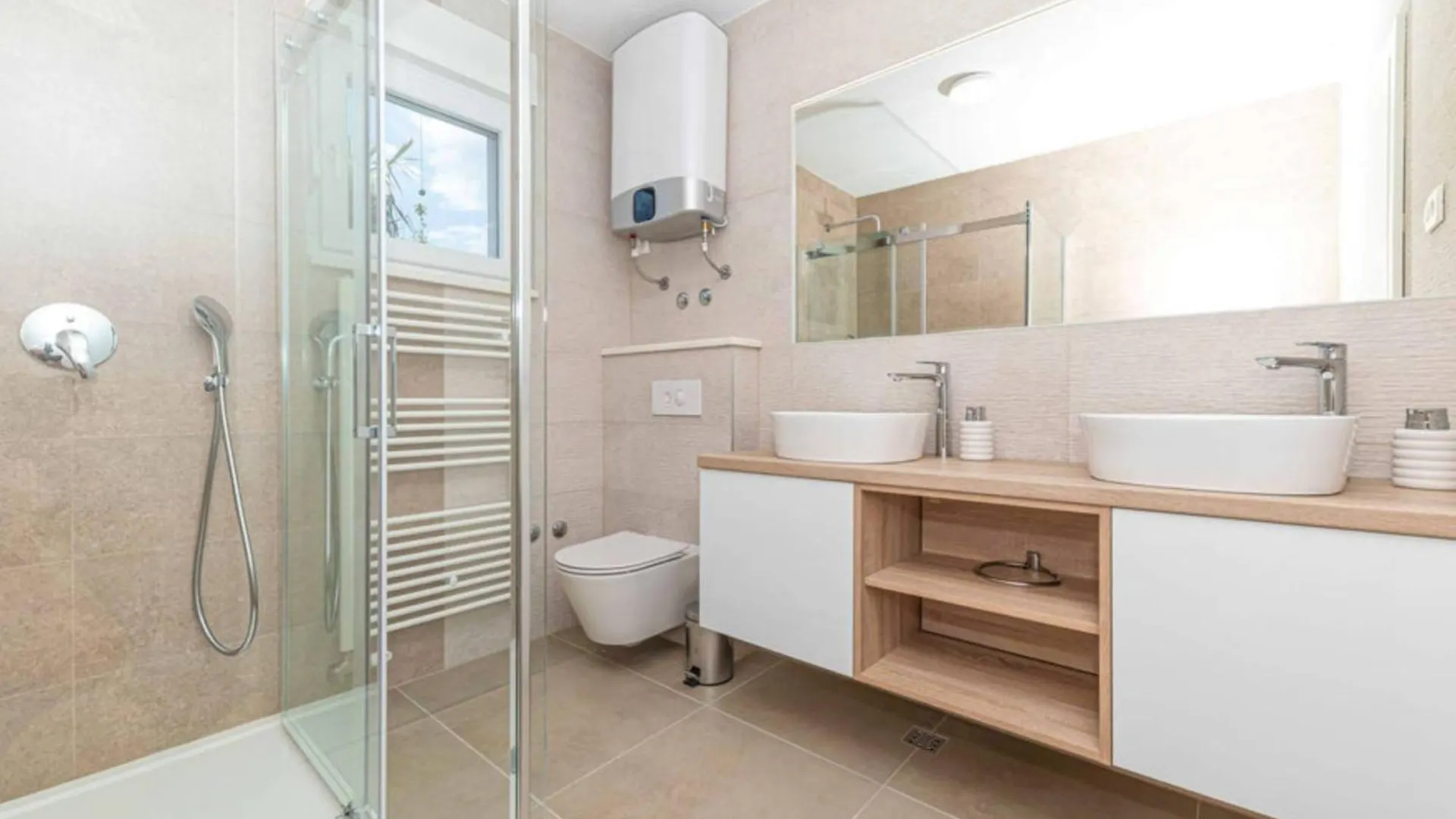 Expansive Retreat With Private Pool & Bbq, Near The Beach Kastela