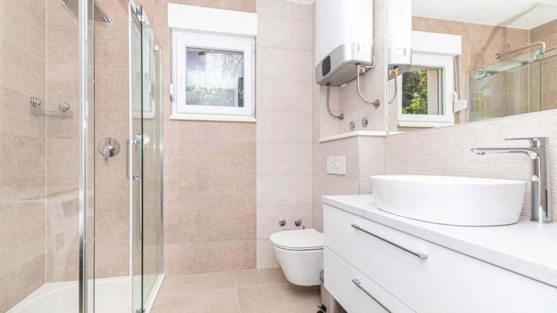 Expansive Retreat With Private Pool & Bbq, Near The Beach Kastela