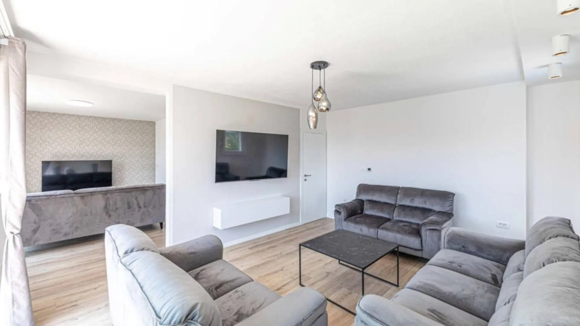 Expansive Retreat With Private Pool & Bbq, Near The Beach Kastela 0*,