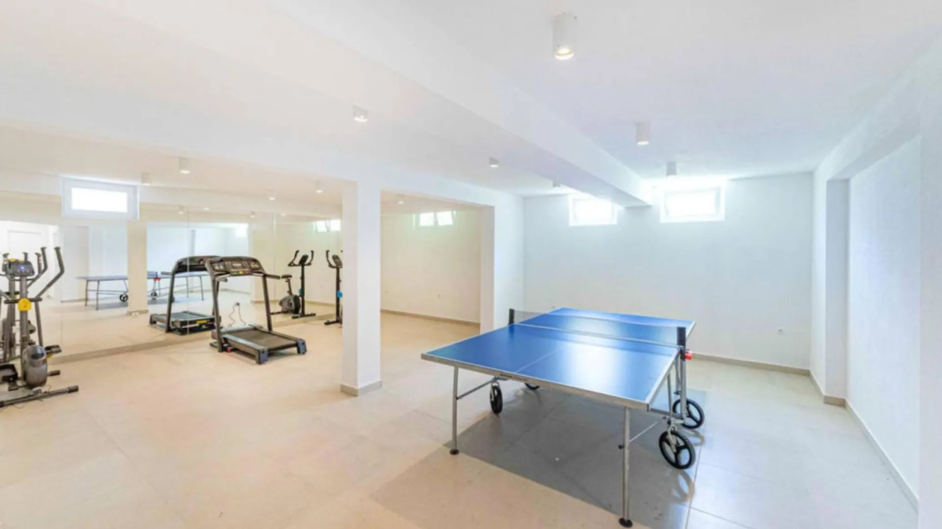 Expansive Retreat With Private Pool & Bbq, Near The Beach Kastela Villa