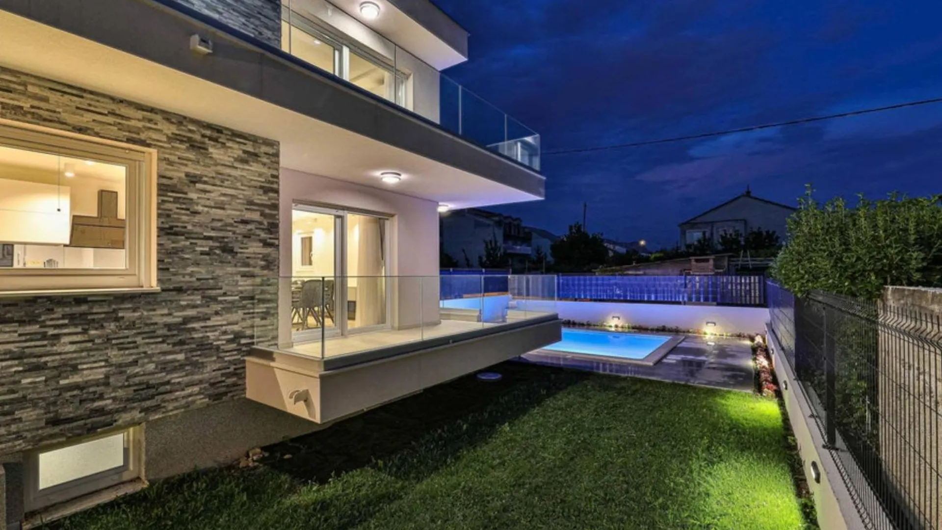 Expansive Retreat With Private Pool & Bbq, Near The Beach Kastela
