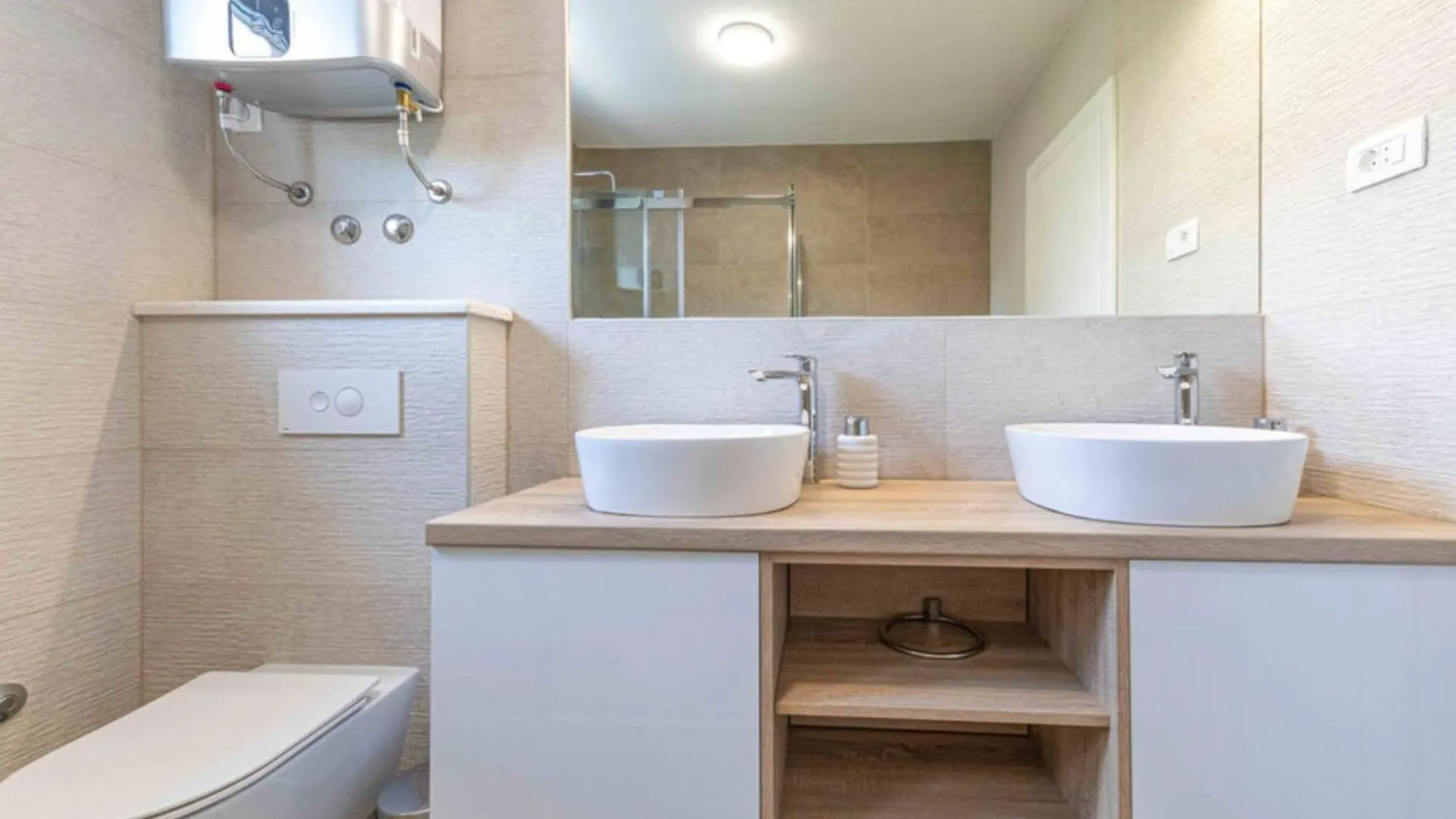 Villa Expansive Retreat With Private Pool & Bbq, Near The Beach Kaštela